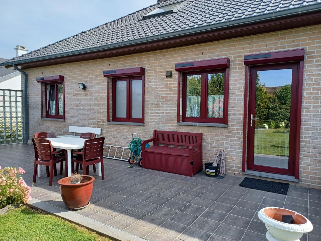 Volet rouge et gris